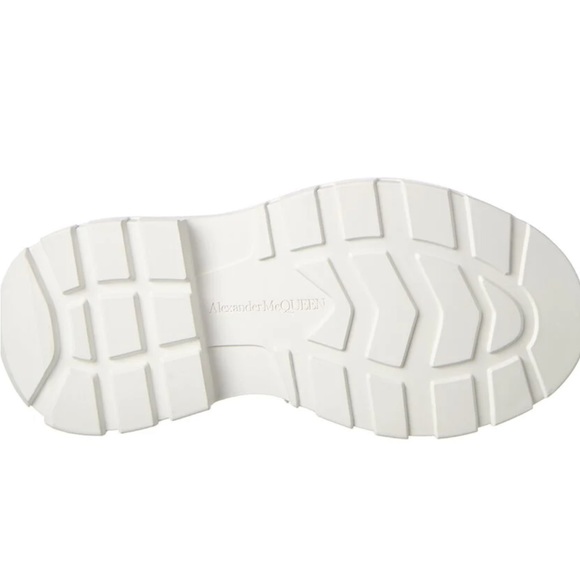 Alexander McQueen
Tread Slick Canvas Sneaker, Size 37.5, made in Italy - Picture 4 of 9